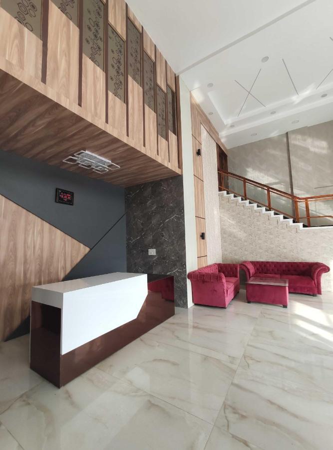 Oyo 92169 Apple Leaf Banquet & Hotel Aligarh Exterior photo